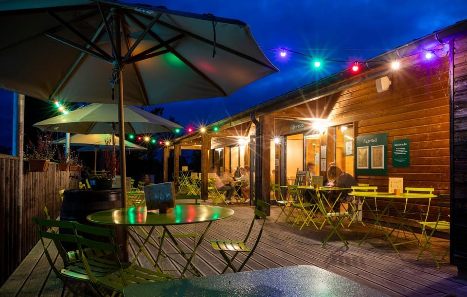 Patio, Food and drinks