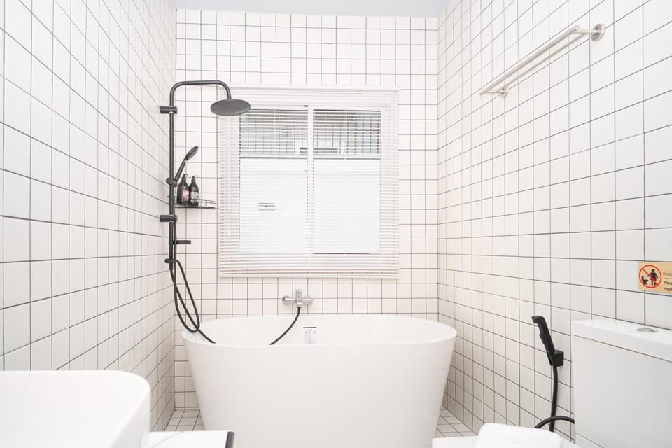 Shower, Toilet, Bathroom, Bath