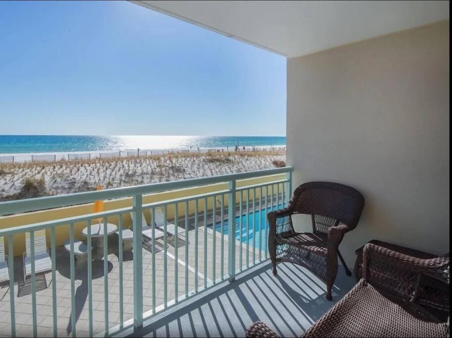 View (from property/room), Balcony/Terrace, Beach