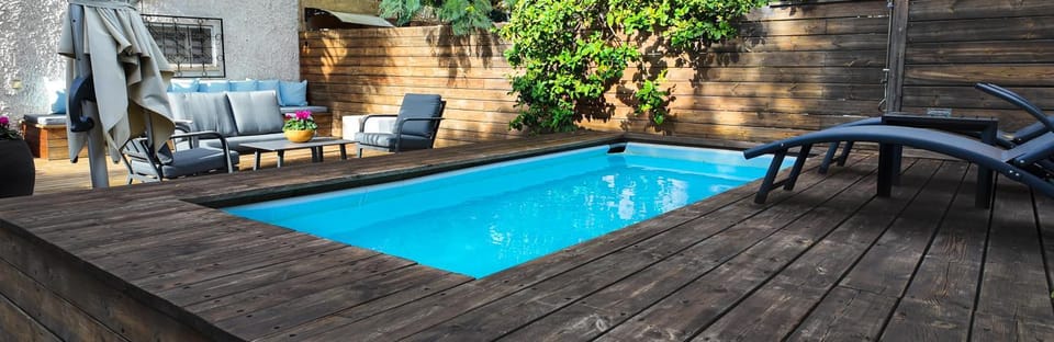 Pool view, Swimming pool, sunbed