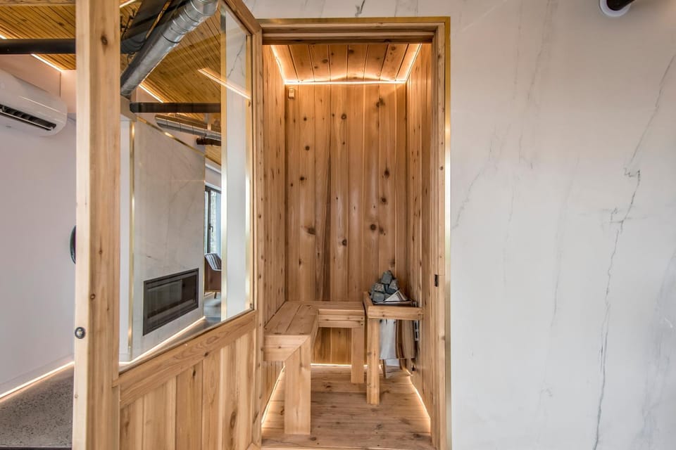 Penthouse - Spa-Inspired Guest Suite, Halifax Rooftop Home Vacation rental in Dartmouth