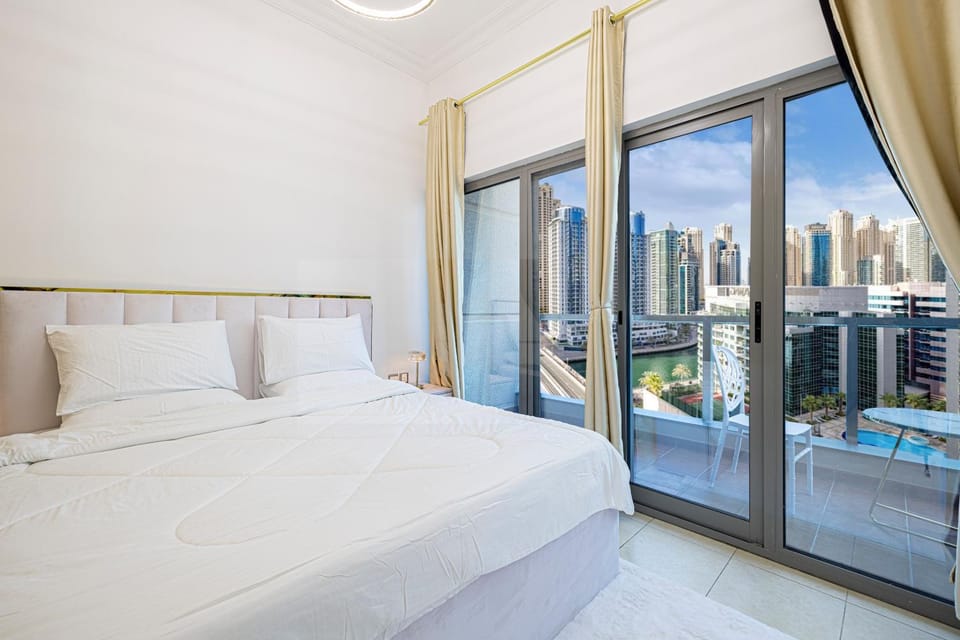 Bed, View (from property/room), Balcony/Terrace, Photo of the whole room, Bedroom, City view, Lake view, Lake view