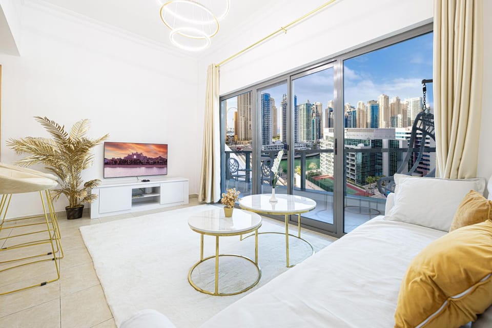 View (from property/room), Living room, Seating area, City view, City view, Lake view, Sea view, Lunch