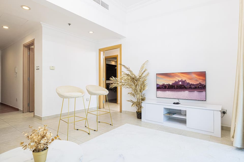 TV and multimedia, Living room, Seating area, Breakfast
