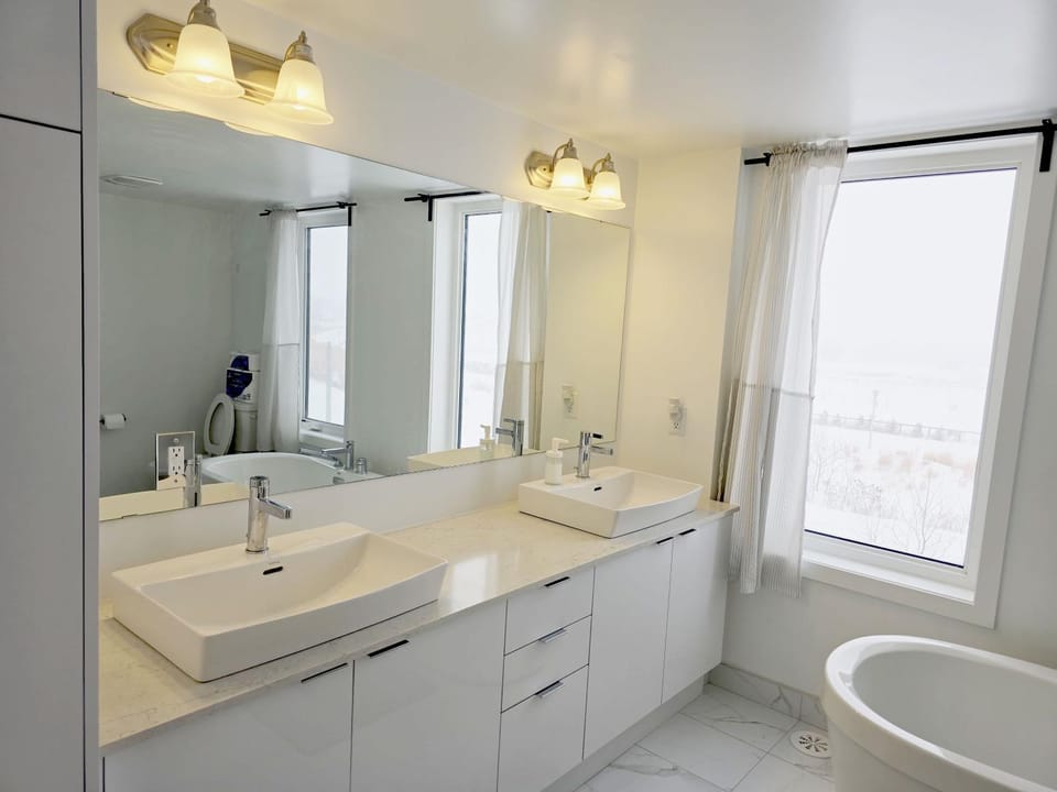Bathroom, Public Bath
