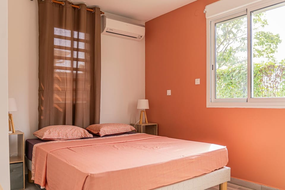 Bed, Photo of the whole room, Bedroom, air conditioner