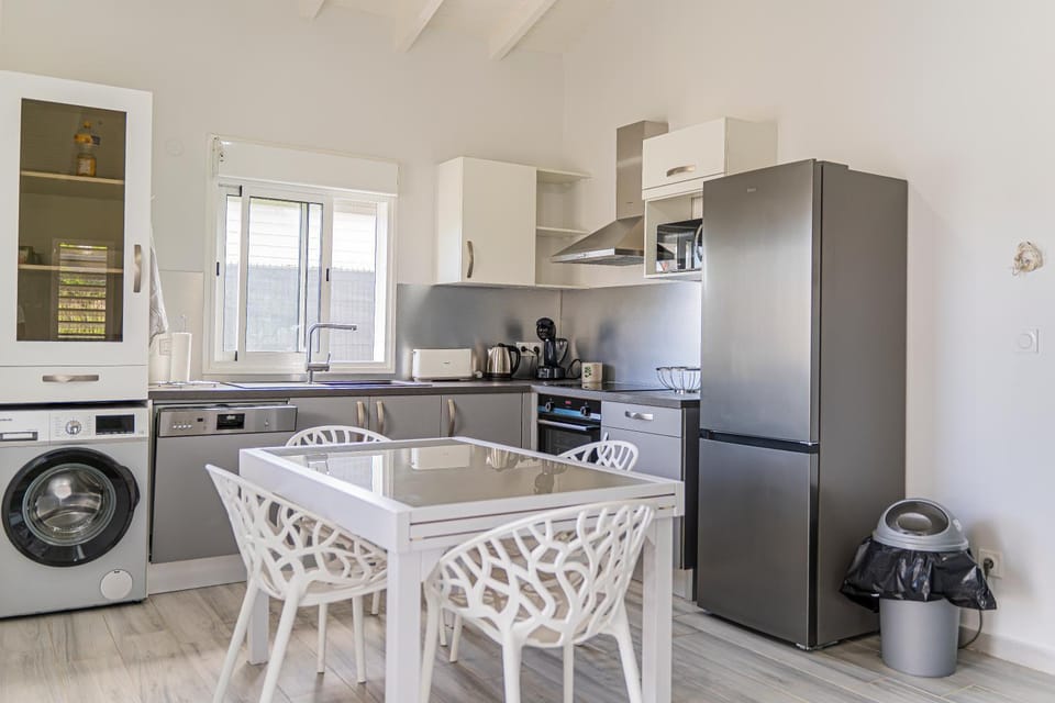 Coffee/tea facilities, Kitchen or kitchenette, Dining area, dishwasher, minibar, pet friendly, stove, toaster, washing machine