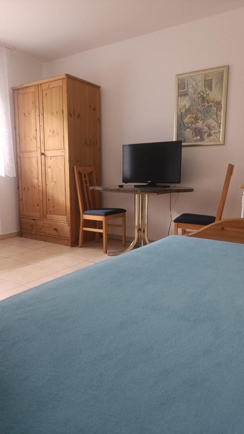 TV and multimedia, Photo of the whole room, Bedroom, wardrobe