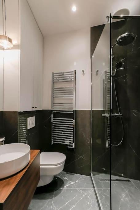 Modern 2 bedrooms near Louvre Apartment in Paris