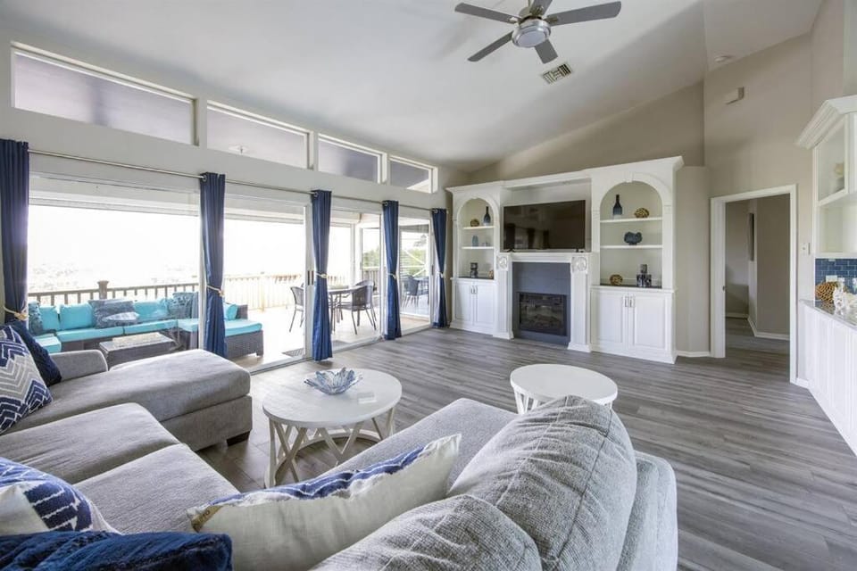 Capri Charm Remodeled Oasis w/ Heated Pool-Kayaks House in Isles of Capri