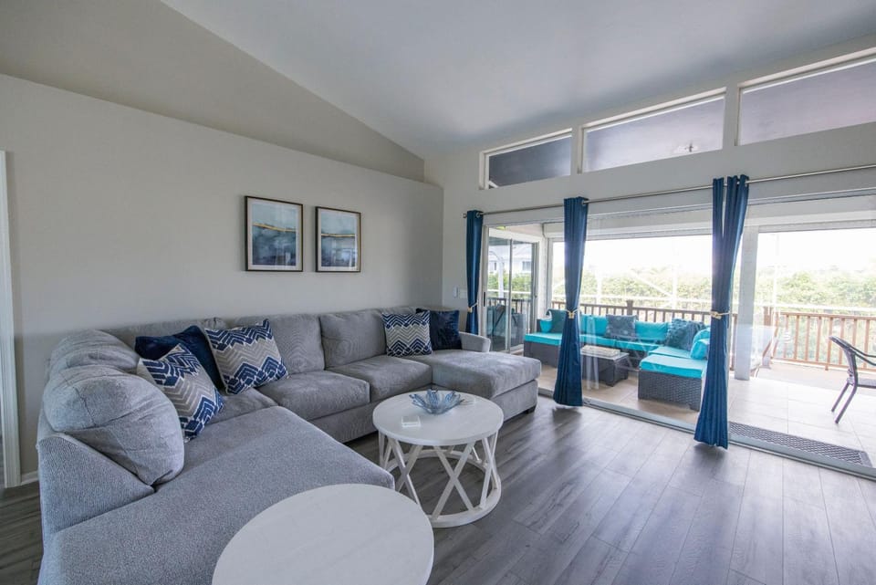 Capri Charm Remodeled Oasis w/ Heated Pool-Kayaks House in Isles of Capri