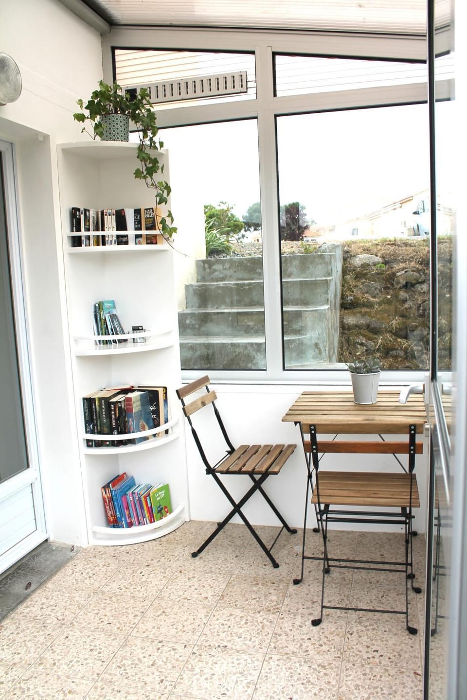 Patio, Library
