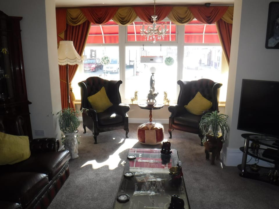 Communal lounge/ TV room