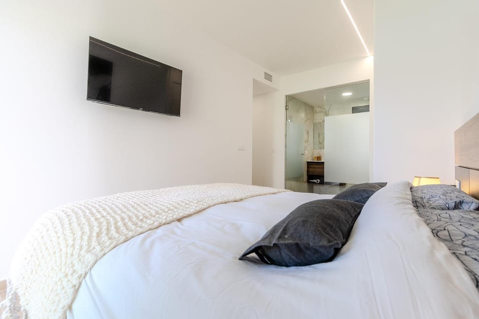 Communal lounge/ TV room, Bed, TV and multimedia, Bedroom, towels