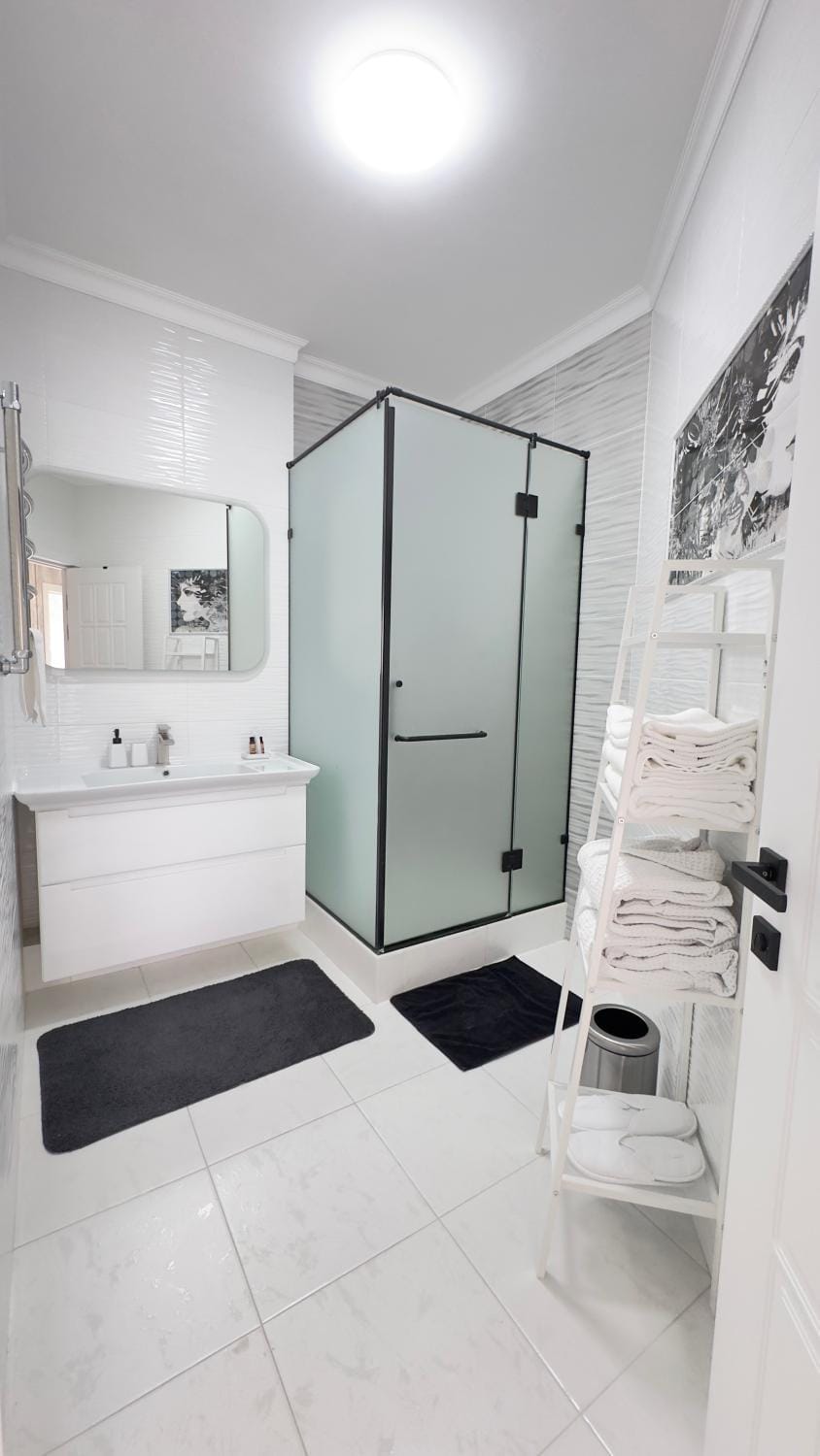 Shower, towels