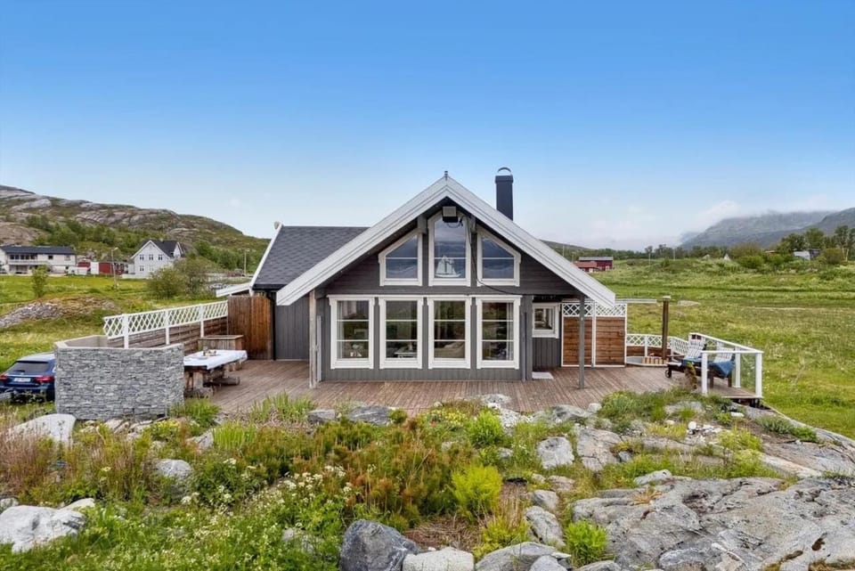 Hytte ved havet på Brensholmen, nær Sommarøy, Tromsø House in Troms Og Finnmark