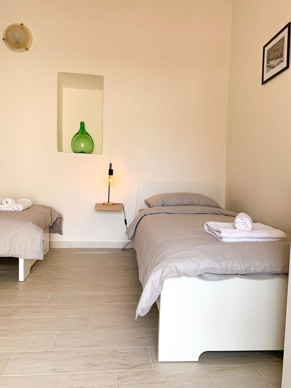 Bed, Bedroom, towels