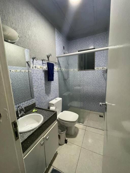 Casa confortável p/13/14/18 pessoas c 4/5/6 suítes House in Belo Horizonte