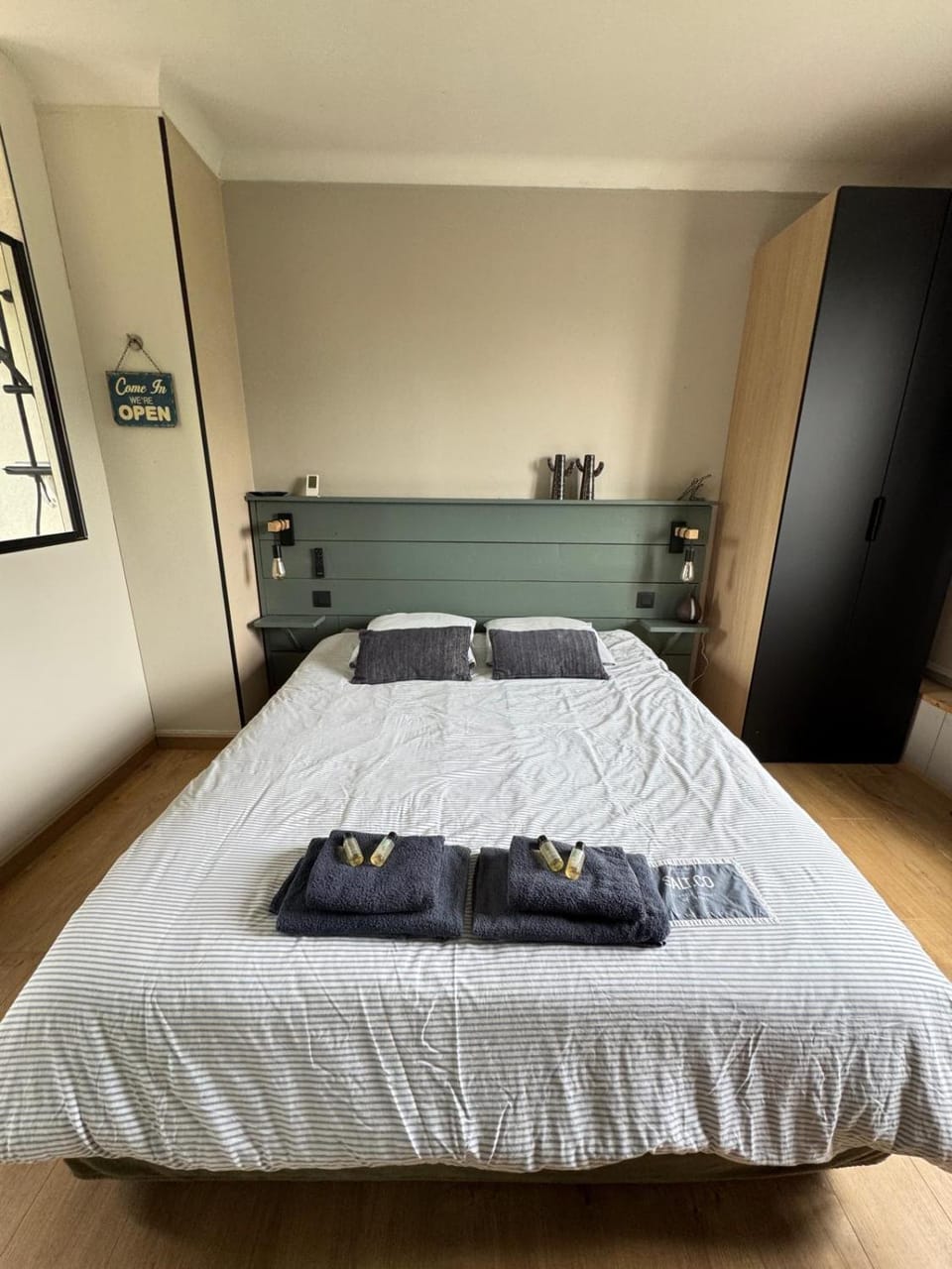 Chambre 25m2 petit déjeuner en option Vacation rental in Pays de la Loire