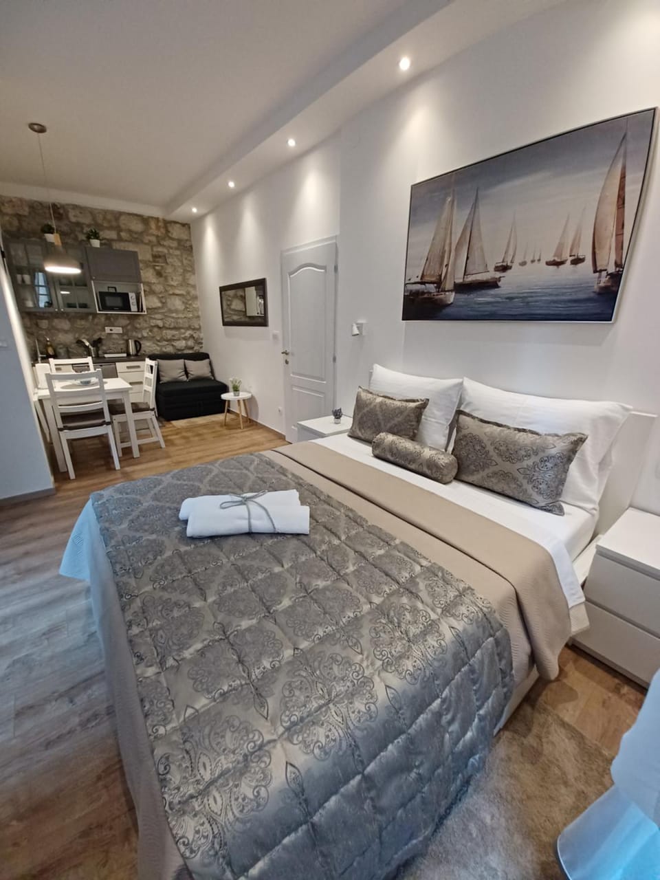 Bed, Photo of the whole room