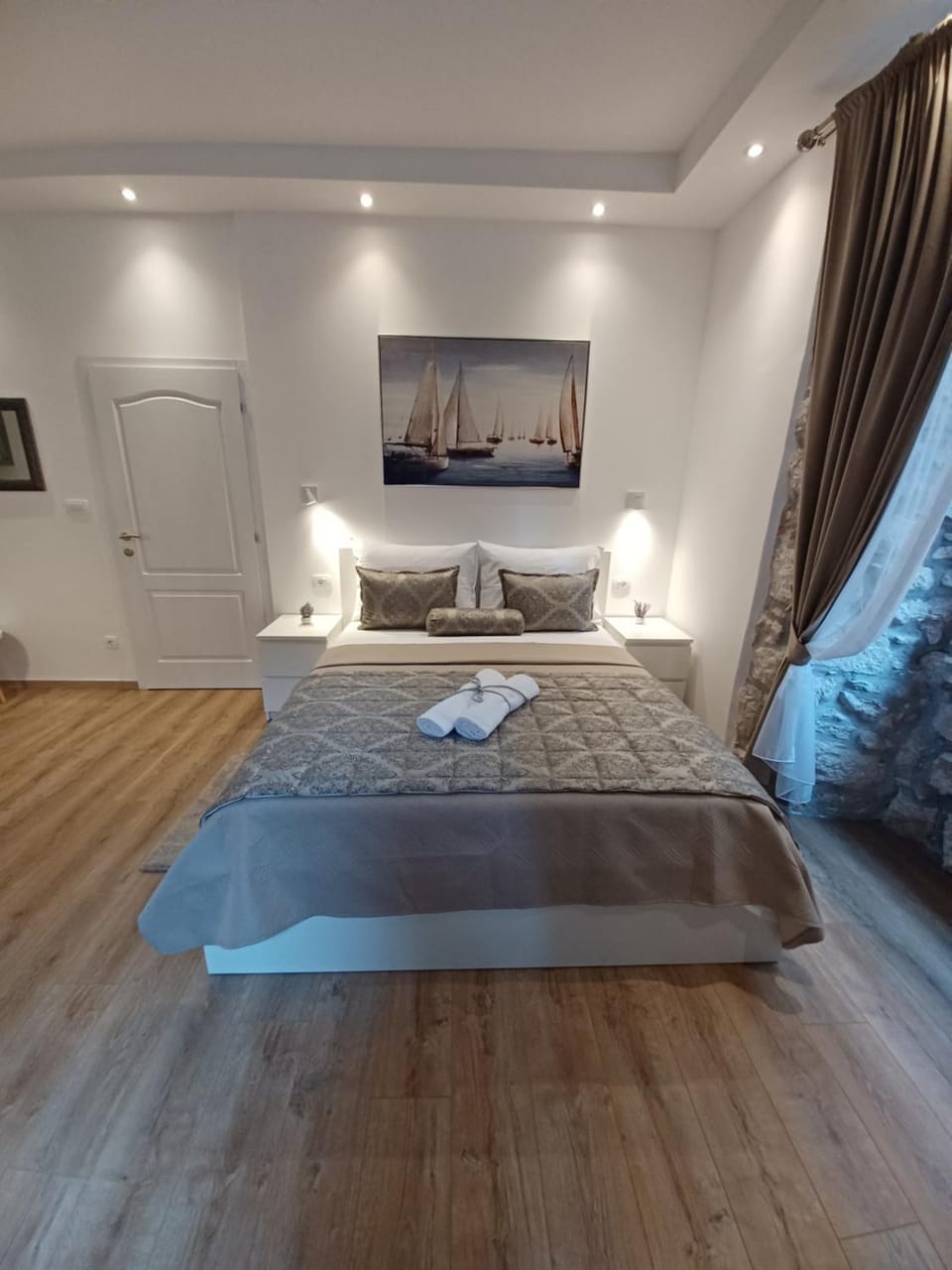 Bed, Photo of the whole room