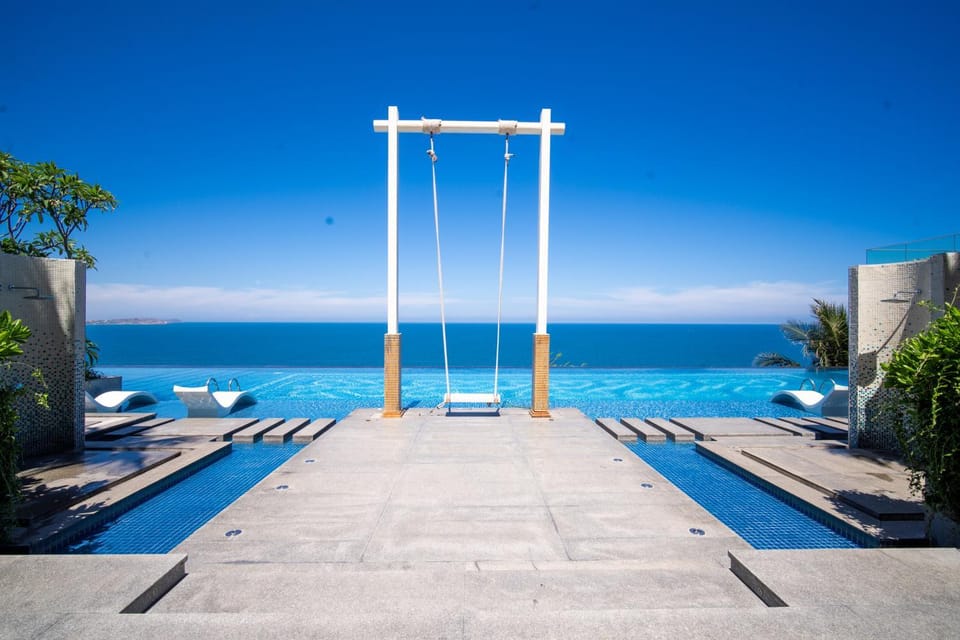 Pool view, Sea view