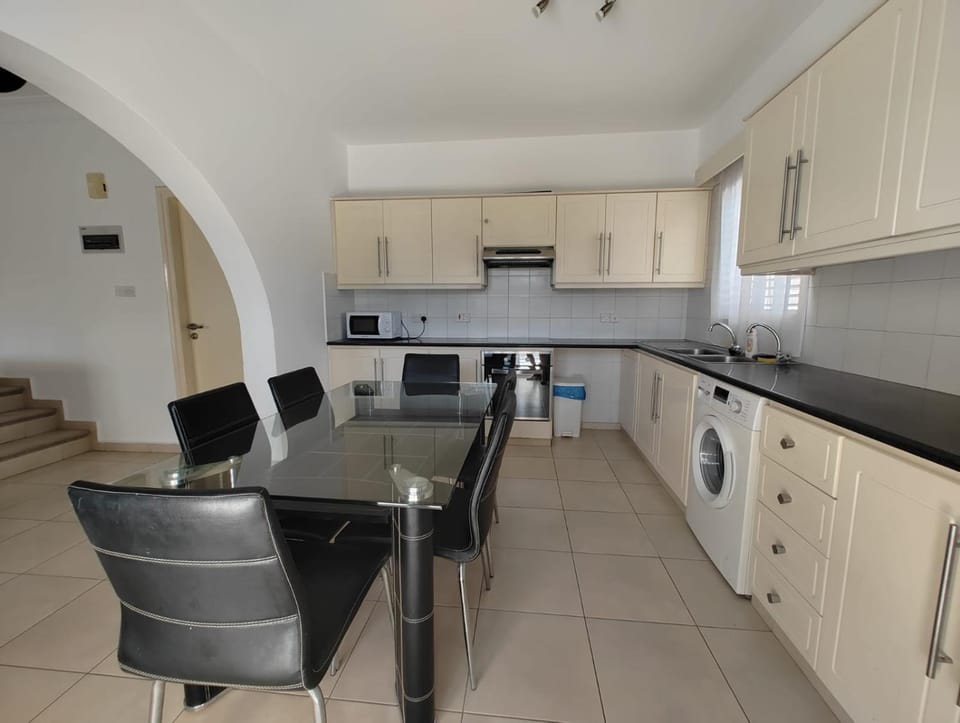 Kato Paphos 2 Bedroom House - Tourist location House in Paphos