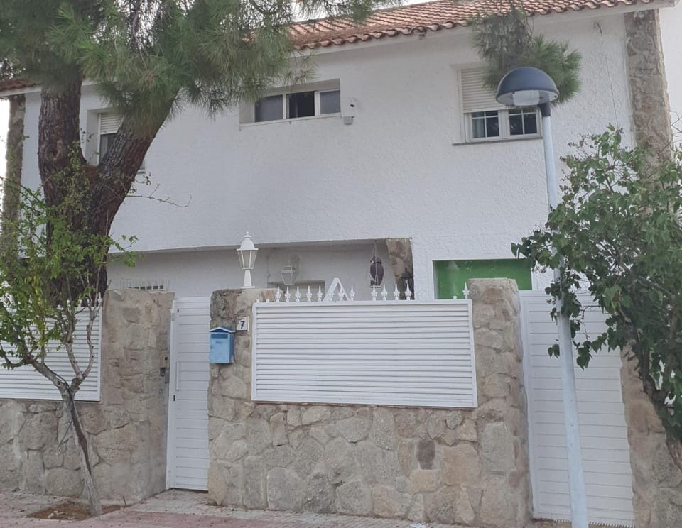 Property building, Day