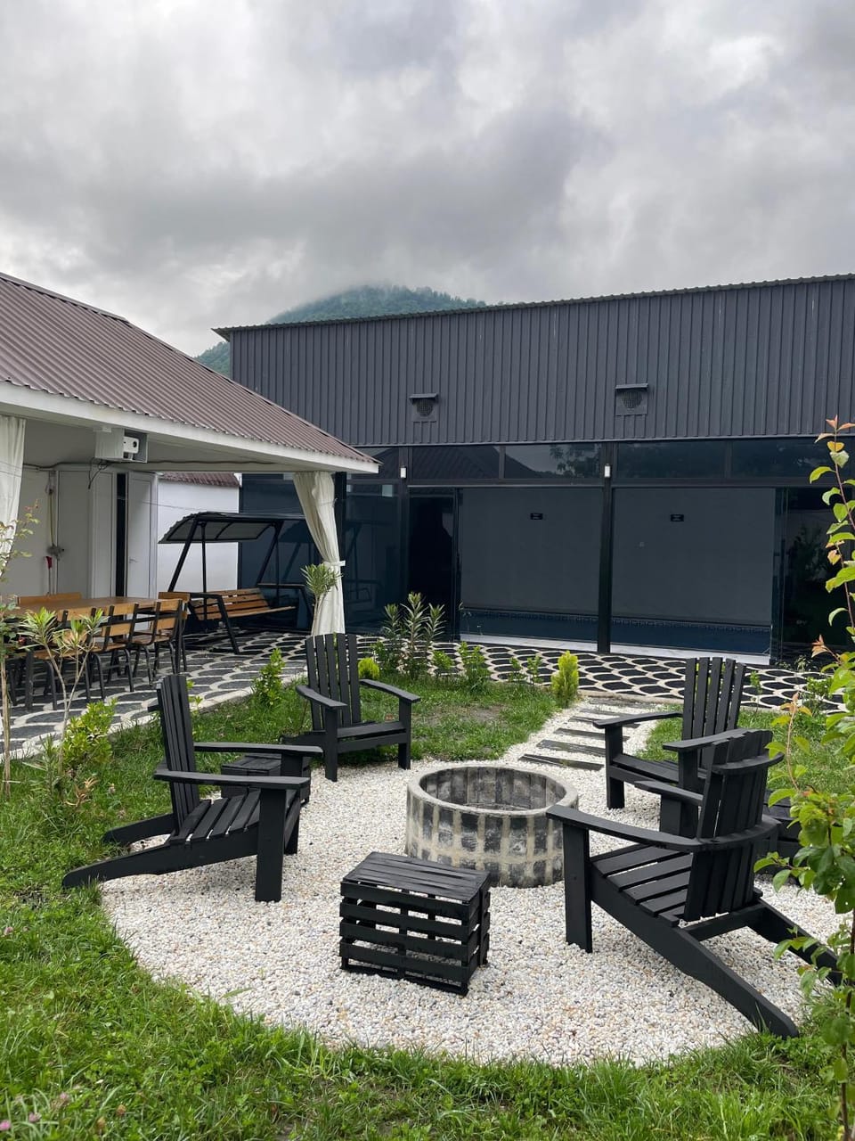 Spring, Day, BBQ facilities, Garden, Hot Tub, Dining area, Garden view, Swimming pool, Bath