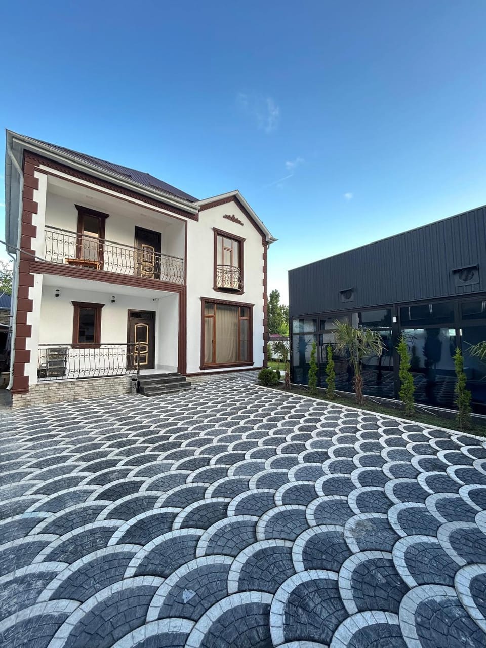 Property building, Day, BBQ facilities, Balcony/Terrace, Mountain view, Swimming pool, Parking