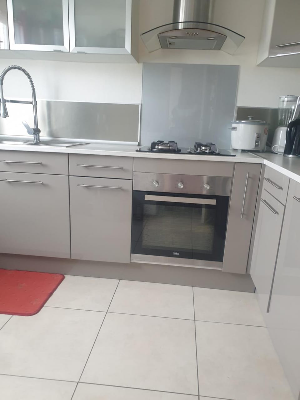 Kitchen or kitchenette, dishwasher, stove