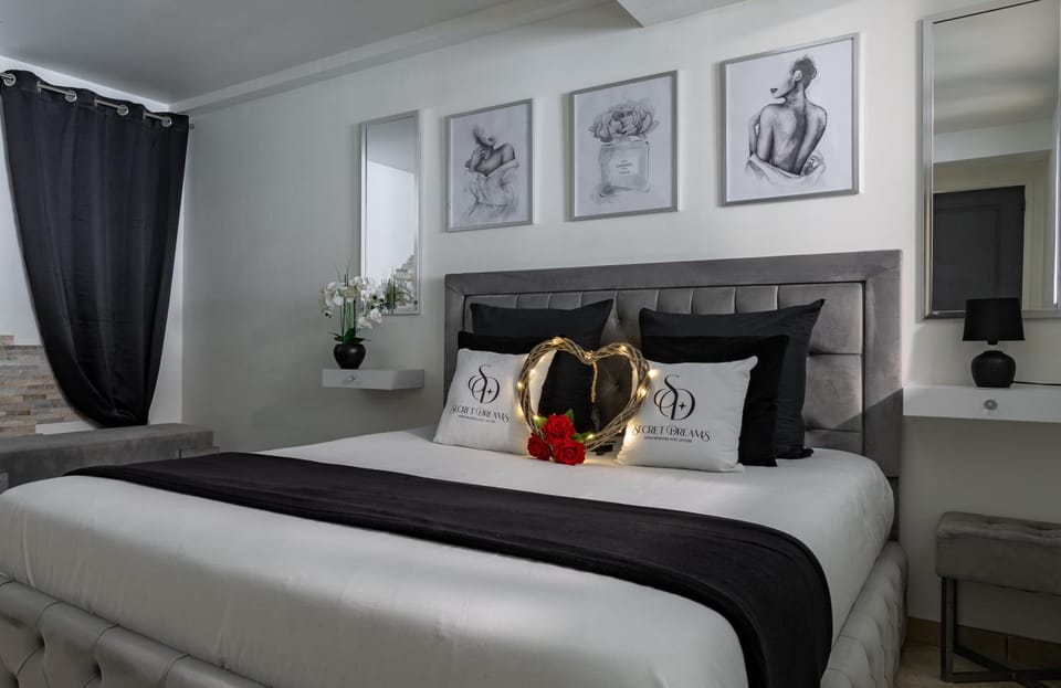 Bed, Photo of the whole room