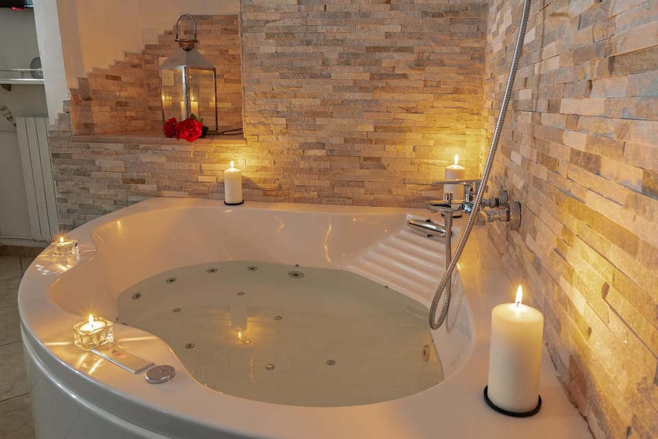 Hot Tub, Bedroom