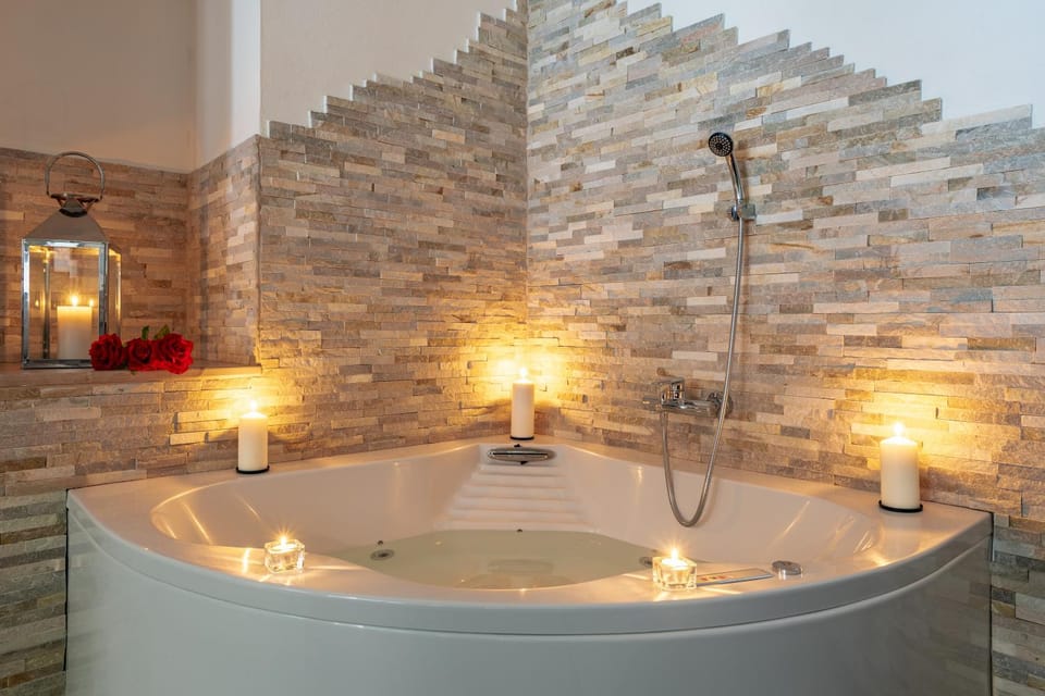 Hot Tub, Bedroom
