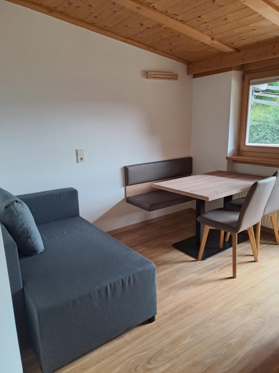 Seating area, Dining area