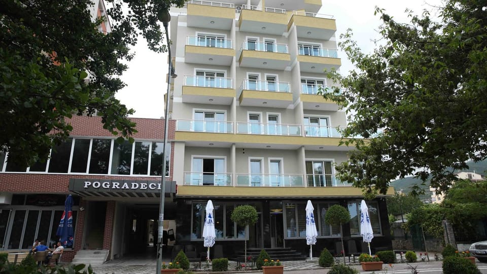 Facade/entrance