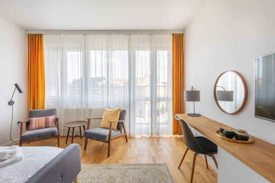 Communal lounge/ TV room, Bed, TV and multimedia, Living room, Photo of the whole room, Seating area, Evening entertainment, Bedroom, hair dresser