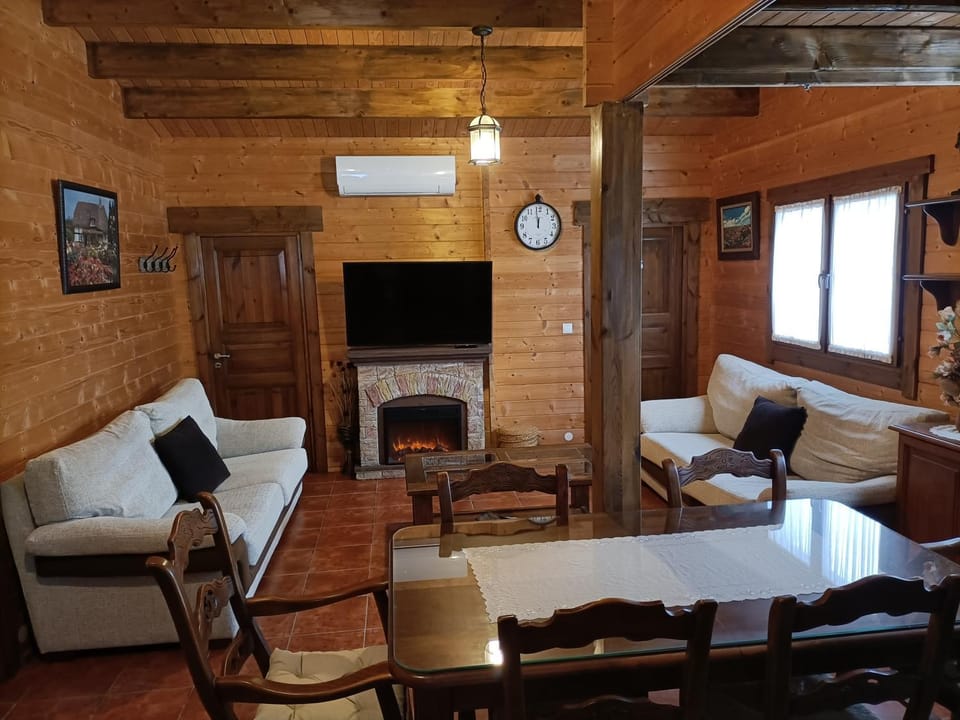 Communal lounge/ TV room, Living room, flat iron