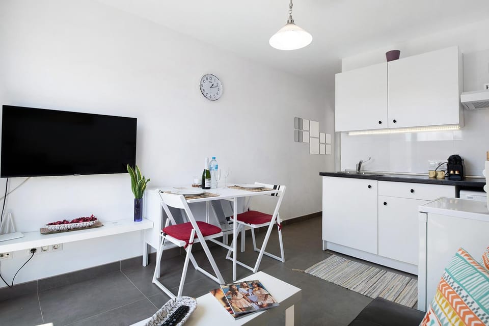 Property building, Kitchen or kitchenette, Living room