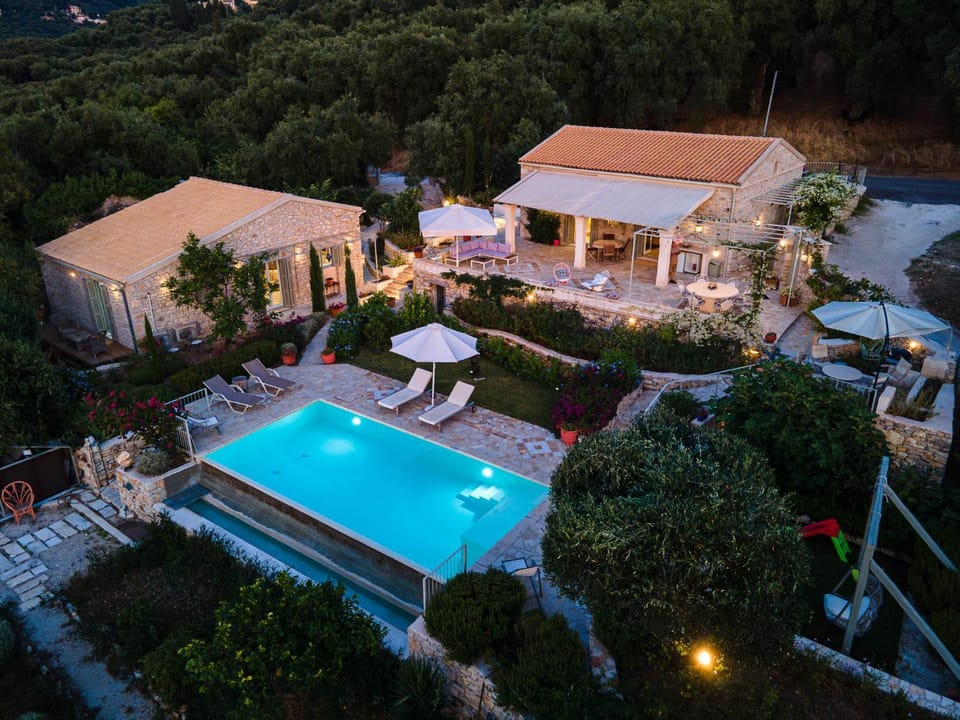 Property building, Bird's eye view, Pool view, Swimming pool