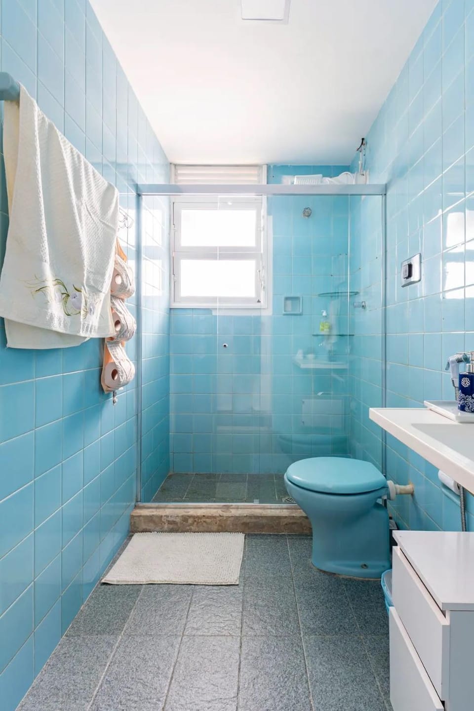 Shower, Bathroom, towels