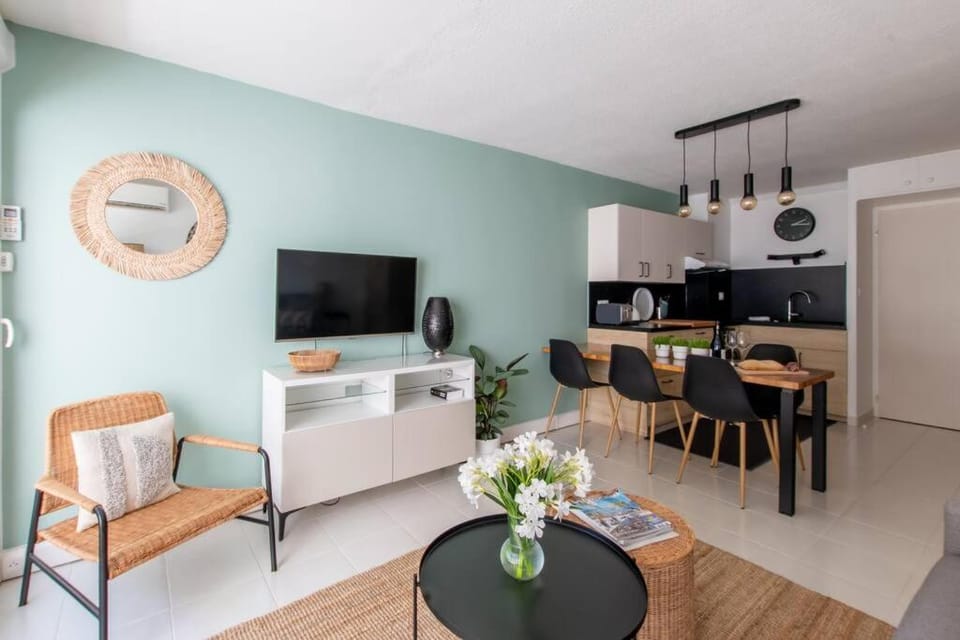 Au fil de l'eau * studio canapé lit confortable * clim réversible * cosy * Élégant Apartment in La Grande-Motte