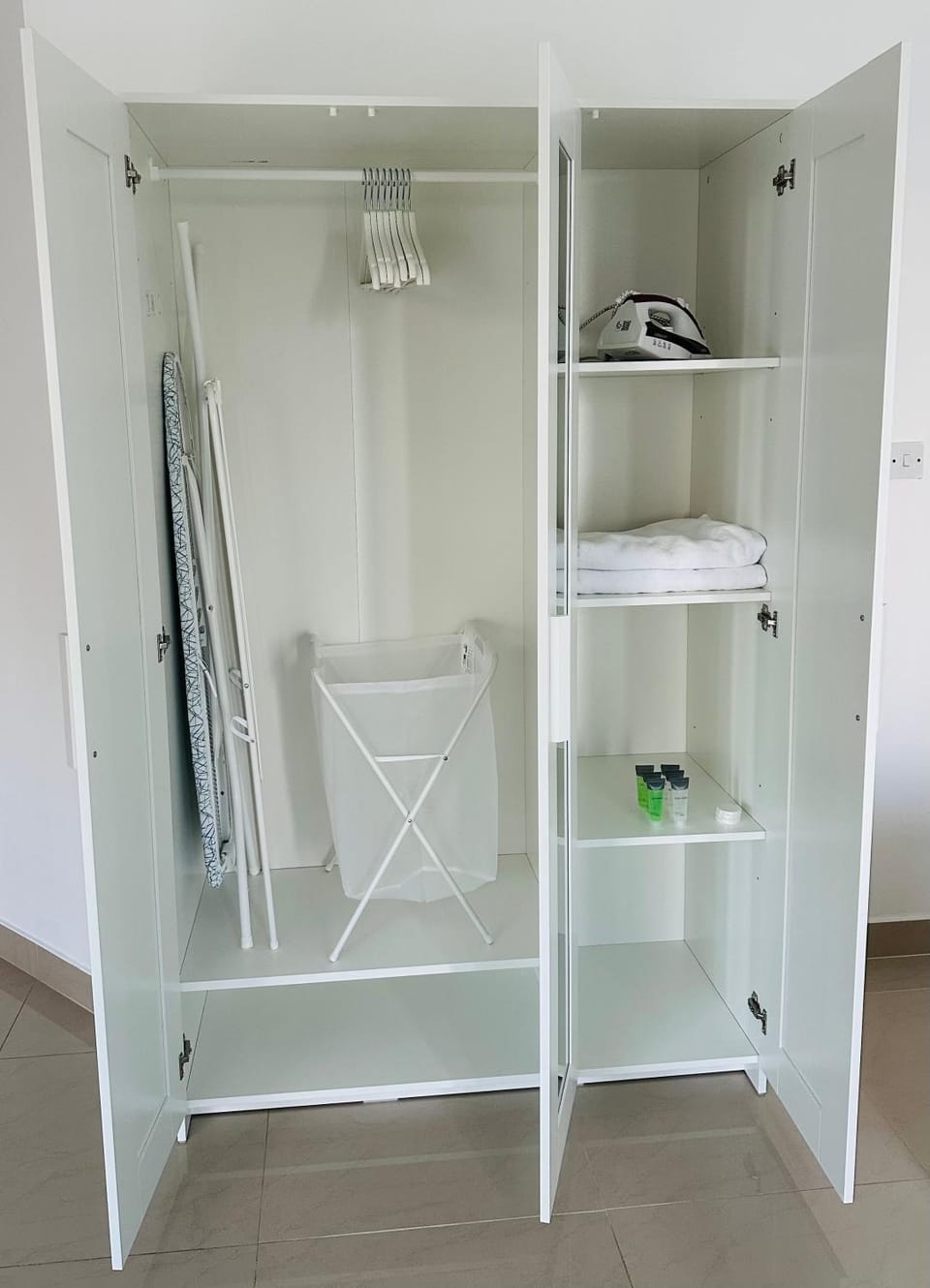 towels, wardrobe