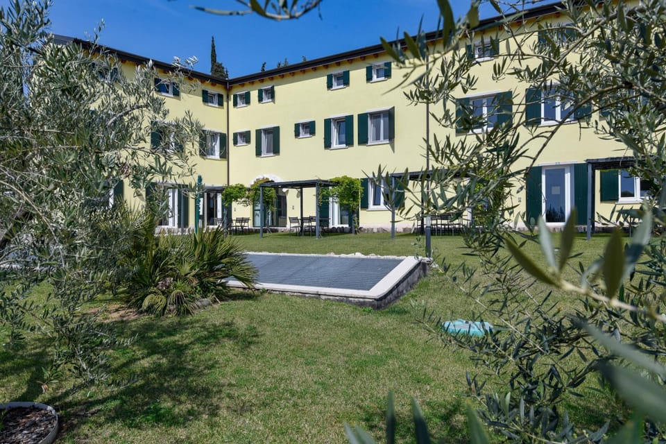 Property building, Day, Garden, Garden view