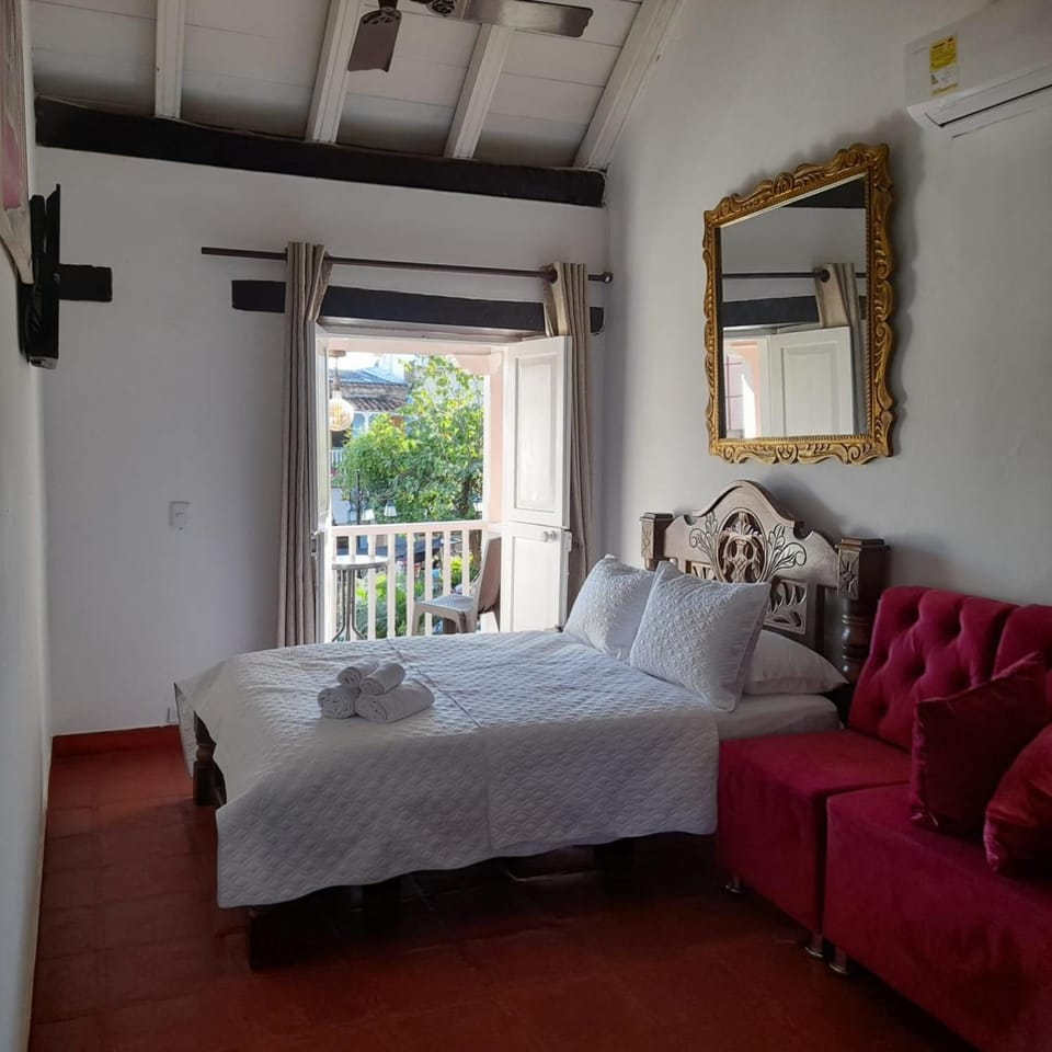 Bed, Living room, Photo of the whole room, Bedroom