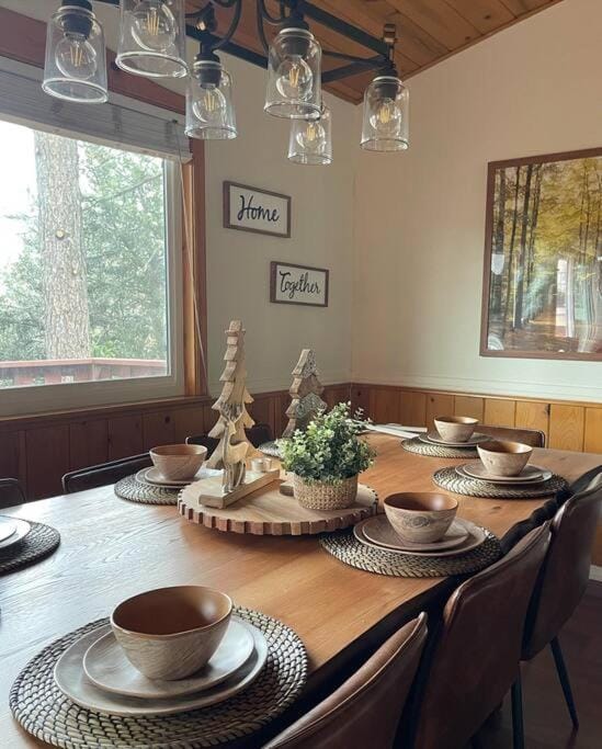 Beautiful, family friendly cabin by Lake Gregory. Cabin in Crestline