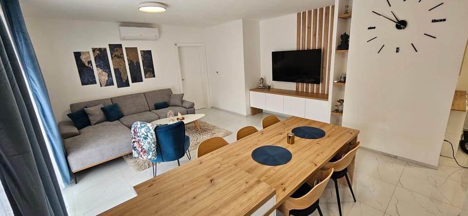 Living room, Photo of the whole room, Seating area, Dining area
