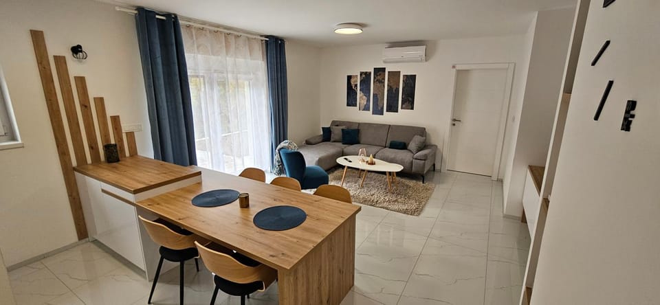 Living room, Photo of the whole room, Dining area