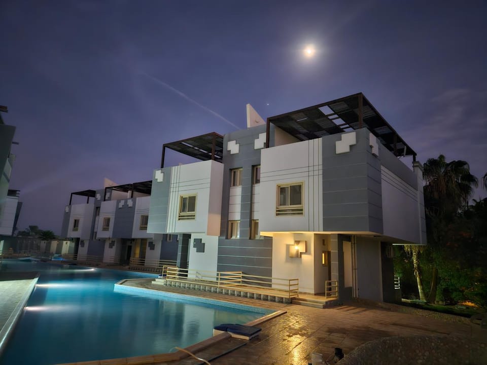 Property building, Night