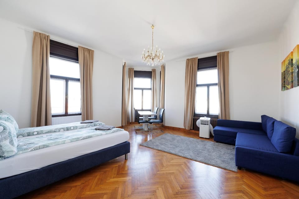 Bed, Living room, Photo of the whole room, Seating area, Bedroom